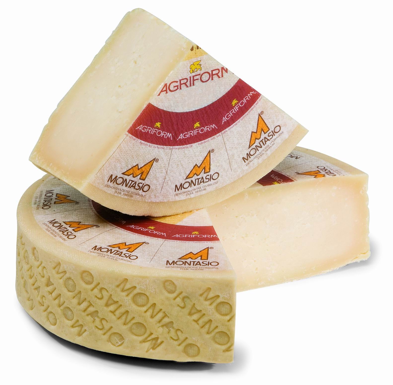 Итальянский сыр Монтасио